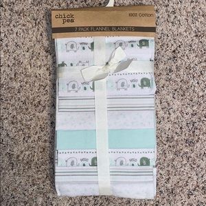 7 Unisex flannel blankets